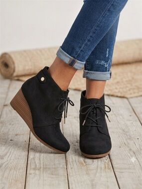 Dr. Scholl's Dakota Black Faux Suede Lace-Up Wedge Ankle Booties - Size 9